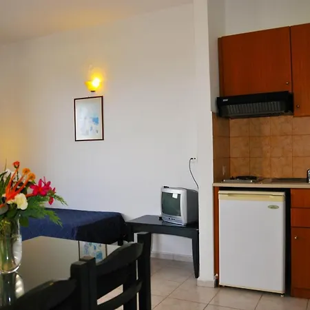 Sylvia Hotel Апарт-готель Херсонісос