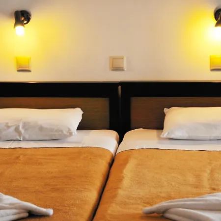 Sylvia Hotel 아파트호텔 헐소니소스